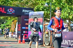 BIB: 1658, 1233
                            <button type="button" onclick="openModal(7003388)" class="btn btn-primary btn-sm float-right btn-popup" data-toggle="modal" data-target=".modal-high-quality">
                        <i class="fas fa-shopping-cart"></i> Add to Cart
                    </button>
                                            <button type="button" onclick="isThisMe(7003388, true)" class="btn btn-success btn-sm float-right btn-popup btn-isme hidden" data-toggle="tooltip" data-placement="bottom" title="นี่คือรูปของคุณใช่ไหม คลิกที่นี่เพื่อเอาเข้าอัลบั้ม">
                        <i class="fas fa-plus"></i> Add to album
                    </button>
                    <button type="button" onclick="isThisMe(7003388, false)" class="btn btn-warning btn-sm float-right btn-popup btn-isnotme hidden">
                        <i class="fas fa-ban"></i> Remove from album
                    </button>