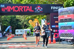 BIB: 413, 1715, 592, 888888
                            <button type="button" onclick="openModal(7006305)" class="btn btn-primary btn-sm float-right btn-popup" data-toggle="modal" data-target=".modal-high-quality">
                        <i class="fas fa-shopping-cart"></i> Add to Cart
                    </button>
                                            <button type="button" onclick="isThisMe(7006305, true)" class="btn btn-success btn-sm float-right btn-popup btn-isme hidden" data-toggle="tooltip" data-placement="bottom" title="นี่คือรูปของคุณใช่ไหม คลิกที่นี่เพื่อเอาเข้าอัลบั้ม">
                        <i class="fas fa-plus"></i> Add to album
                    </button>
                    <button type="button" onclick="isThisMe(7006305, false)" class="btn btn-warning btn-sm float-right btn-popup btn-isnotme hidden">
                        <i class="fas fa-ban"></i> Remove from album
                    </button>