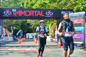 BIB: 888884, 1361
                            <button type="button" onclick="openModal(7006923)" class="btn btn-primary btn-sm float-right btn-popup" data-toggle="modal" data-target=".modal-high-quality">
                        <i class="fas fa-shopping-cart"></i> Add to Cart
                    </button>
                                            <button type="button" onclick="isThisMe(7006923, true)" class="btn btn-success btn-sm float-right btn-popup btn-isme hidden" data-toggle="tooltip" data-placement="bottom" title="นี่คือรูปของคุณใช่ไหม คลิกที่นี่เพื่อเอาเข้าอัลบั้ม">
                        <i class="fas fa-plus"></i> Add to album
                    </button>
                    <button type="button" onclick="isThisMe(7006923, false)" class="btn btn-warning btn-sm float-right btn-popup btn-isnotme hidden">
                        <i class="fas fa-ban"></i> Remove from album
                    </button>