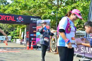 BIB: 408, 177
                            <button type="button" onclick="openModal(6999897)" class="btn btn-primary btn-sm float-right btn-popup" data-toggle="modal" data-target=".modal-high-quality">
                        <i class="fas fa-shopping-cart"></i> Add to Cart
                    </button>
                                            <button type="button" onclick="isThisMe(6999897, true)" class="btn btn-success btn-sm float-right btn-popup btn-isme hidden" data-toggle="tooltip" data-placement="bottom" title="นี่คือรูปของคุณใช่ไหม คลิกที่นี่เพื่อเอาเข้าอัลบั้ม">
                        <i class="fas fa-plus"></i> Add to album
                    </button>
                    <button type="button" onclick="isThisMe(6999897, false)" class="btn btn-warning btn-sm float-right btn-popup btn-isnotme hidden">
                        <i class="fas fa-ban"></i> Remove from album
                    </button>