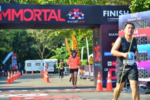 BIB: 1653
                            <button type="button" onclick="openModal(7005106)" class="btn btn-primary btn-sm float-right btn-popup" data-toggle="modal" data-target=".modal-high-quality">
                        <i class="fas fa-shopping-cart"></i> Add to Cart
                    </button>
                                            <button type="button" onclick="isThisMe(7005106, true)" class="btn btn-success btn-sm float-right btn-popup btn-isme hidden" data-toggle="tooltip" data-placement="bottom" title="นี่คือรูปของคุณใช่ไหม คลิกที่นี่เพื่อเอาเข้าอัลบั้ม">
                        <i class="fas fa-plus"></i> Add to album
                    </button>
                    <button type="button" onclick="isThisMe(7005106, false)" class="btn btn-warning btn-sm float-right btn-popup btn-isnotme hidden">
                        <i class="fas fa-ban"></i> Remove from album
                    </button>