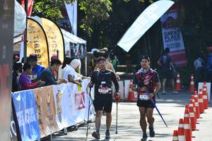 BIB: 2221, 483
                            <button type="button" onclick="openModal(7073585)" class="btn btn-primary btn-sm float-right btn-popup" data-toggle="modal" data-target=".modal-high-quality">
                        <i class="fas fa-shopping-cart"></i> Add to Cart
                    </button>
                                            <button type="button" onclick="isThisMe(7073585, true)" class="btn btn-success btn-sm float-right btn-popup btn-isme hidden" data-toggle="tooltip" data-placement="bottom" title="นี่คือรูปของคุณใช่ไหม คลิกที่นี่เพื่อเอาเข้าอัลบั้ม">
                        <i class="fas fa-plus"></i> Add to album
                    </button>
                    <button type="button" onclick="isThisMe(7073585, false)" class="btn btn-warning btn-sm float-right btn-popup btn-isnotme hidden">
                        <i class="fas fa-ban"></i> Remove from album
                    </button>