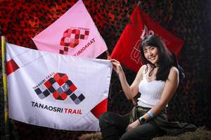 BIB: 
                            <button type="button" onclick="openModal(13510933)" class="btn btn-primary btn-sm float-right btn-popup" data-toggle="modal" data-target=".modal-high-quality">
                        <i class="fas fa-shopping-cart"></i> Add to Cart
                    </button>
                                            <button type="button" onclick="isThisMe(13510933, true)" class="btn btn-success btn-sm float-right btn-popup btn-isme hidden" data-toggle="tooltip" data-placement="bottom" title="นี่คือรูปของคุณใช่ไหม คลิกที่นี่เพื่อเอาเข้าอัลบั้ม">
                        <i class="fas fa-plus"></i> Add to album
                    </button>
                    <button type="button" onclick="isThisMe(13510933, false)" class="btn btn-warning btn-sm float-right btn-popup btn-isnotme hidden">
                        <i class="fas fa-ban"></i> Remove from album
                    </button>