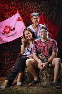 BIB: 
                            <button type="button" onclick="openModal(13511810)" class="btn btn-primary btn-sm float-right btn-popup" data-toggle="modal" data-target=".modal-high-quality">
                        <i class="fas fa-shopping-cart"></i> Add to Cart
                    </button>
                                            <button type="button" onclick="isThisMe(13511810, true)" class="btn btn-success btn-sm float-right btn-popup btn-isme hidden" data-toggle="tooltip" data-placement="bottom" title="นี่คือรูปของคุณใช่ไหม คลิกที่นี่เพื่อเอาเข้าอัลบั้ม">
                        <i class="fas fa-plus"></i> Add to album
                    </button>
                    <button type="button" onclick="isThisMe(13511810, false)" class="btn btn-warning btn-sm float-right btn-popup btn-isnotme hidden">
                        <i class="fas fa-ban"></i> Remove from album
                    </button>