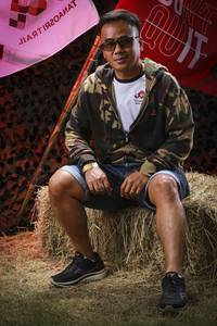 BIB: 
                            <button type="button" onclick="openModal(13510856)" class="btn btn-primary btn-sm float-right btn-popup" data-toggle="modal" data-target=".modal-high-quality">
                        <i class="fas fa-shopping-cart"></i> Add to Cart
                    </button>
                                            <button type="button" onclick="isThisMe(13510856, true)" class="btn btn-success btn-sm float-right btn-popup btn-isme hidden" data-toggle="tooltip" data-placement="bottom" title="นี่คือรูปของคุณใช่ไหม คลิกที่นี่เพื่อเอาเข้าอัลบั้ม">
                        <i class="fas fa-plus"></i> Add to album
                    </button>
                    <button type="button" onclick="isThisMe(13510856, false)" class="btn btn-warning btn-sm float-right btn-popup btn-isnotme hidden">
                        <i class="fas fa-ban"></i> Remove from album
                    </button>