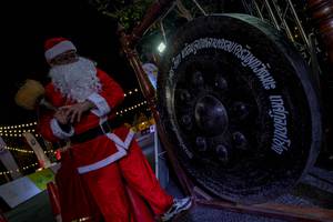 BIB: 
                            <button type="button" onclick="openModal(19591003)" class="btn btn-primary btn-sm float-right btn-popup" data-toggle="modal" data-target=".modal-high-quality">
                        <i class="fas fa-shopping-cart"></i> Add to Cart
                    </button>
                                            <button type="button" onclick="isThisMe(19591003, true)" class="btn btn-success btn-sm float-right btn-popup btn-isme hidden" data-toggle="tooltip" data-placement="bottom" title="นี่คือรูปของคุณใช่ไหม คลิกที่นี่เพื่อเอาเข้าอัลบั้ม">
                        <i class="fas fa-plus"></i> Add to album
                    </button>
                    <button type="button" onclick="isThisMe(19591003, false)" class="btn btn-warning btn-sm float-right btn-popup btn-isnotme hidden">
                        <i class="fas fa-ban"></i> Remove from album
                    </button>