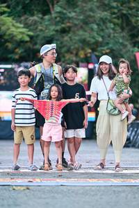 BIB: 
                            <button type="button" onclick="openModal(28111709)" class="btn btn-primary btn-sm float-right btn-popup" data-toggle="modal" data-target=".modal-high-quality">
                        <i class="fas fa-shopping-cart"></i> Add to Cart
                    </button>
                                            <button type="button" onclick="isThisMe(28111709, true)" class="btn btn-success btn-sm float-right btn-popup btn-isme hidden" data-toggle="tooltip" data-placement="bottom" title="นี่คือรูปของคุณใช่ไหม คลิกที่นี่เพื่อเอาเข้าอัลบั้ม">
                        <i class="fas fa-plus"></i> Add to album
                    </button>
                    <button type="button" onclick="isThisMe(28111709, false)" class="btn btn-warning btn-sm float-right btn-popup btn-isnotme hidden">
                        <i class="fas fa-ban"></i> Remove from album
                    </button>