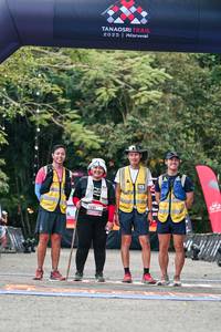 BIB: 
                            <button type="button" onclick="openModal(28133229)" class="btn btn-primary btn-sm float-right btn-popup" data-toggle="modal" data-target=".modal-high-quality">
                        <i class="fas fa-shopping-cart"></i> Add to Cart
                    </button>
                                            <button type="button" onclick="isThisMe(28133229, true)" class="btn btn-success btn-sm float-right btn-popup btn-isme hidden" data-toggle="tooltip" data-placement="bottom" title="นี่คือรูปของคุณใช่ไหม คลิกที่นี่เพื่อเอาเข้าอัลบั้ม">
                        <i class="fas fa-plus"></i> Add to album
                    </button>
                    <button type="button" onclick="isThisMe(28133229, false)" class="btn btn-warning btn-sm float-right btn-popup btn-isnotme hidden">
                        <i class="fas fa-ban"></i> Remove from album
                    </button>