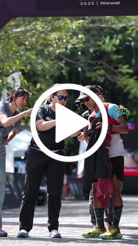 BIB:  <button type="button" onclick="openModal(28005615)" class="btn btn-primary btn-sm float-right" data-toggle="modal" data-target=".modal-high-quality">
                <i class="fa fa-download"></i> Download
                </button>