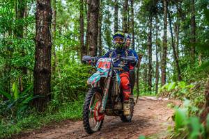 BIB: 1302
                            <button type="button" onclick="openModal(13474961)" class="btn btn-primary btn-sm float-right btn-popup" data-toggle="modal" data-target=".modal-high-quality">
                        <i class="fas fa-shopping-cart"></i> Add to Cart
                    </button>
                                            <button type="button" onclick="isThisMe(13474961, true)" class="btn btn-success btn-sm float-right btn-popup btn-isme hidden" data-toggle="tooltip" data-placement="bottom" title="นี่คือรูปของคุณใช่ไหม คลิกที่นี่เพื่อเอาเข้าอัลบั้ม">
                        <i class="fas fa-plus"></i> Add to album
                    </button>
                    <button type="button" onclick="isThisMe(13474961, false)" class="btn btn-warning btn-sm float-right btn-popup btn-isnotme hidden">
                        <i class="fas fa-ban"></i> Remove from album
                    </button>