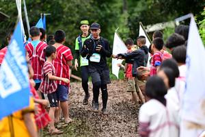 BIB: 502
                            <button type="button" onclick="openModal(13364080)" class="btn btn-primary btn-sm float-right btn-popup" data-toggle="modal" data-target=".modal-high-quality">
                        <i class="fas fa-shopping-cart"></i> Add to Cart
                    </button>
                                            <button type="button" onclick="isThisMe(13364080, true)" class="btn btn-success btn-sm float-right btn-popup btn-isme hidden" data-toggle="tooltip" data-placement="bottom" title="นี่คือรูปของคุณใช่ไหม คลิกที่นี่เพื่อเอาเข้าอัลบั้ม">
                        <i class="fas fa-plus"></i> Add to album
                    </button>
                    <button type="button" onclick="isThisMe(13364080, false)" class="btn btn-warning btn-sm float-right btn-popup btn-isnotme hidden">
                        <i class="fas fa-ban"></i> Remove from album
                    </button>