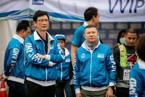 BIB: 825
                            <button type="button" onclick="openModal(13503592)" class="btn btn-primary btn-sm float-right btn-popup" data-toggle="modal" data-target=".modal-high-quality">
                        <i class="fas fa-shopping-cart"></i> Add to Cart
                    </button>
                                            <button type="button" onclick="isThisMe(13503592, true)" class="btn btn-success btn-sm float-right btn-popup btn-isme hidden" data-toggle="tooltip" data-placement="bottom" title="นี่คือรูปของคุณใช่ไหม คลิกที่นี่เพื่อเอาเข้าอัลบั้ม">
                        <i class="fas fa-plus"></i> Add to album
                    </button>
                    <button type="button" onclick="isThisMe(13503592, false)" class="btn btn-warning btn-sm float-right btn-popup btn-isnotme hidden">
                        <i class="fas fa-ban"></i> Remove from album
                    </button>