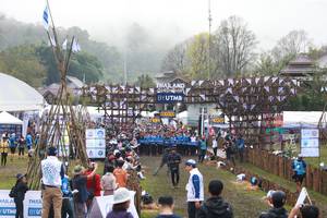 BIB: 0020
                            <button type="button" onclick="openModal(13454070)" class="btn btn-primary btn-sm float-right btn-popup" data-toggle="modal" data-target=".modal-high-quality">
                        <i class="fas fa-shopping-cart"></i> Add to Cart
                    </button>
                                            <button type="button" onclick="isThisMe(13454070, true)" class="btn btn-success btn-sm float-right btn-popup btn-isme hidden" data-toggle="tooltip" data-placement="bottom" title="นี่คือรูปของคุณใช่ไหม คลิกที่นี่เพื่อเอาเข้าอัลบั้ม">
                        <i class="fas fa-plus"></i> Add to album
                    </button>
                    <button type="button" onclick="isThisMe(13454070, false)" class="btn btn-warning btn-sm float-right btn-popup btn-isnotme hidden">
                        <i class="fas fa-ban"></i> Remove from album
                    </button>