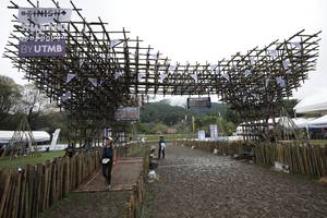 BIB: 
                            <button type="button" onclick="openModal(13404056)" class="btn btn-primary btn-sm float-right btn-popup" data-toggle="modal" data-target=".modal-high-quality">
                        <i class="fas fa-shopping-cart"></i> Add to Cart
                    </button>
                                            <button type="button" onclick="isThisMe(13404056, true)" class="btn btn-success btn-sm float-right btn-popup btn-isme hidden" data-toggle="tooltip" data-placement="bottom" title="นี่คือรูปของคุณใช่ไหม คลิกที่นี่เพื่อเอาเข้าอัลบั้ม">
                        <i class="fas fa-plus"></i> Add to album
                    </button>
                    <button type="button" onclick="isThisMe(13404056, false)" class="btn btn-warning btn-sm float-right btn-popup btn-isnotme hidden">
                        <i class="fas fa-ban"></i> Remove from album
                    </button>