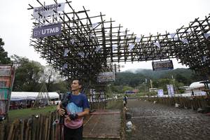 BIB: 
                            <button type="button" onclick="openModal(13404762)" class="btn btn-primary btn-sm float-right btn-popup" data-toggle="modal" data-target=".modal-high-quality">
                        <i class="fas fa-shopping-cart"></i> Add to Cart
                    </button>
                                            <button type="button" onclick="isThisMe(13404762, true)" class="btn btn-success btn-sm float-right btn-popup btn-isme hidden" data-toggle="tooltip" data-placement="bottom" title="นี่คือรูปของคุณใช่ไหม คลิกที่นี่เพื่อเอาเข้าอัลบั้ม">
                        <i class="fas fa-plus"></i> Add to album
                    </button>
                    <button type="button" onclick="isThisMe(13404762, false)" class="btn btn-warning btn-sm float-right btn-popup btn-isnotme hidden">
                        <i class="fas fa-ban"></i> Remove from album
                    </button>