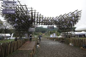 BIB: 
                            <button type="button" onclick="openModal(13404034)" class="btn btn-primary btn-sm float-right btn-popup" data-toggle="modal" data-target=".modal-high-quality">
                        <i class="fas fa-shopping-cart"></i> Add to Cart
                    </button>
                                            <button type="button" onclick="isThisMe(13404034, true)" class="btn btn-success btn-sm float-right btn-popup btn-isme hidden" data-toggle="tooltip" data-placement="bottom" title="นี่คือรูปของคุณใช่ไหม คลิกที่นี่เพื่อเอาเข้าอัลบั้ม">
                        <i class="fas fa-plus"></i> Add to album
                    </button>
                    <button type="button" onclick="isThisMe(13404034, false)" class="btn btn-warning btn-sm float-right btn-popup btn-isnotme hidden">
                        <i class="fas fa-ban"></i> Remove from album
                    </button>