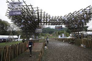 BIB: 
                            <button type="button" onclick="openModal(13404078)" class="btn btn-primary btn-sm float-right btn-popup" data-toggle="modal" data-target=".modal-high-quality">
                        <i class="fas fa-shopping-cart"></i> Add to Cart
                    </button>
                                            <button type="button" onclick="isThisMe(13404078, true)" class="btn btn-success btn-sm float-right btn-popup btn-isme hidden" data-toggle="tooltip" data-placement="bottom" title="นี่คือรูปของคุณใช่ไหม คลิกที่นี่เพื่อเอาเข้าอัลบั้ม">
                        <i class="fas fa-plus"></i> Add to album
                    </button>
                    <button type="button" onclick="isThisMe(13404078, false)" class="btn btn-warning btn-sm float-right btn-popup btn-isnotme hidden">
                        <i class="fas fa-ban"></i> Remove from album
                    </button>