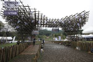 BIB: 
                            <button type="button" onclick="openModal(13404021)" class="btn btn-primary btn-sm float-right btn-popup" data-toggle="modal" data-target=".modal-high-quality">
                        <i class="fas fa-shopping-cart"></i> Add to Cart
                    </button>
                                            <button type="button" onclick="isThisMe(13404021, true)" class="btn btn-success btn-sm float-right btn-popup btn-isme hidden" data-toggle="tooltip" data-placement="bottom" title="นี่คือรูปของคุณใช่ไหม คลิกที่นี่เพื่อเอาเข้าอัลบั้ม">
                        <i class="fas fa-plus"></i> Add to album
                    </button>
                    <button type="button" onclick="isThisMe(13404021, false)" class="btn btn-warning btn-sm float-right btn-popup btn-isnotme hidden">
                        <i class="fas fa-ban"></i> Remove from album
                    </button>