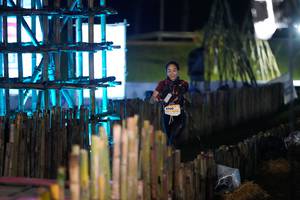 BIB: 4140
                            <button type="button" onclick="openModal(13485443)" class="btn btn-primary btn-sm float-right btn-popup" data-toggle="modal" data-target=".modal-high-quality">
                        <i class="fas fa-shopping-cart"></i> Add to Cart
                    </button>
                                            <button type="button" onclick="isThisMe(13485443, true)" class="btn btn-success btn-sm float-right btn-popup btn-isme hidden" data-toggle="tooltip" data-placement="bottom" title="นี่คือรูปของคุณใช่ไหม คลิกที่นี่เพื่อเอาเข้าอัลบั้ม">
                        <i class="fas fa-plus"></i> Add to album
                    </button>
                    <button type="button" onclick="isThisMe(13485443, false)" class="btn btn-warning btn-sm float-right btn-popup btn-isnotme hidden">
                        <i class="fas fa-ban"></i> Remove from album
                    </button>