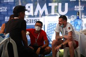 BIB: 201832, 
                            <button type="button" onclick="openModal(16057958)" class="btn btn-primary btn-sm float-right btn-popup" data-toggle="modal" data-target=".modal-high-quality">
                        <i class="fas fa-shopping-cart"></i> Add to Cart
                    </button>
                                            <button type="button" onclick="isThisMe(16057958, true)" class="btn btn-success btn-sm float-right btn-popup btn-isme hidden" data-toggle="tooltip" data-placement="bottom" title="นี่คือรูปของคุณใช่ไหม คลิกที่นี่เพื่อเอาเข้าอัลบั้ม">
                        <i class="fas fa-plus"></i> Add to album
                    </button>
                    <button type="button" onclick="isThisMe(16057958, false)" class="btn btn-warning btn-sm float-right btn-popup btn-isnotme hidden">
                        <i class="fas fa-ban"></i> Remove from album
                    </button>