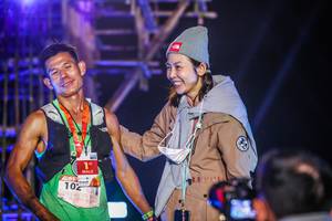 BIB: 102
                            <button type="button" onclick="openModal(16058131)" class="btn btn-primary btn-sm float-right btn-popup" data-toggle="modal" data-target=".modal-high-quality">
                        <i class="fas fa-shopping-cart"></i> Add to Cart
                    </button>
                                            <button type="button" onclick="isThisMe(16058131, true)" class="btn btn-success btn-sm float-right btn-popup btn-isme hidden" data-toggle="tooltip" data-placement="bottom" title="นี่คือรูปของคุณใช่ไหม คลิกที่นี่เพื่อเอาเข้าอัลบั้ม">
                        <i class="fas fa-plus"></i> Add to album
                    </button>
                    <button type="button" onclick="isThisMe(16058131, false)" class="btn btn-warning btn-sm float-right btn-popup btn-isnotme hidden">
                        <i class="fas fa-ban"></i> Remove from album
                    </button>