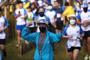 BIB: 4248
                            <button type="button" onclick="openModal(16060878)" class="btn btn-primary btn-sm float-right btn-popup" data-toggle="modal" data-target=".modal-high-quality">
                        <i class="fas fa-shopping-cart"></i> Add to Cart
                    </button>
                                            <button type="button" onclick="isThisMe(16060878, true)" class="btn btn-success btn-sm float-right btn-popup btn-isme hidden" data-toggle="tooltip" data-placement="bottom" title="นี่คือรูปของคุณใช่ไหม คลิกที่นี่เพื่อเอาเข้าอัลบั้ม">
                        <i class="fas fa-plus"></i> Add to album
                    </button>
                    <button type="button" onclick="isThisMe(16060878, false)" class="btn btn-warning btn-sm float-right btn-popup btn-isnotme hidden">
                        <i class="fas fa-ban"></i> Remove from album
                    </button>