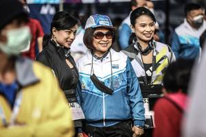 BIB: 340
                            <button type="button" onclick="openModal(16060798)" class="btn btn-primary btn-sm float-right btn-popup" data-toggle="modal" data-target=".modal-high-quality">
                        <i class="fas fa-shopping-cart"></i> Add to Cart
                    </button>
                                            <button type="button" onclick="isThisMe(16060798, true)" class="btn btn-success btn-sm float-right btn-popup btn-isme hidden" data-toggle="tooltip" data-placement="bottom" title="นี่คือรูปของคุณใช่ไหม คลิกที่นี่เพื่อเอาเข้าอัลบั้ม">
                        <i class="fas fa-plus"></i> Add to album
                    </button>
                    <button type="button" onclick="isThisMe(16060798, false)" class="btn btn-warning btn-sm float-right btn-popup btn-isnotme hidden">
                        <i class="fas fa-ban"></i> Remove from album
                    </button>