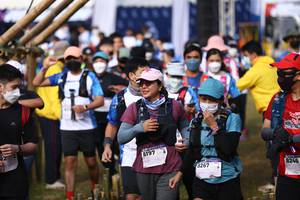 BIB: 8197, 6267, 8246
                            <button type="button" onclick="openModal(16060877)" class="btn btn-primary btn-sm float-right btn-popup" data-toggle="modal" data-target=".modal-high-quality">
                        <i class="fas fa-shopping-cart"></i> Add to Cart
                    </button>
                                            <button type="button" onclick="isThisMe(16060877, true)" class="btn btn-success btn-sm float-right btn-popup btn-isme hidden" data-toggle="tooltip" data-placement="bottom" title="นี่คือรูปของคุณใช่ไหม คลิกที่นี่เพื่อเอาเข้าอัลบั้ม">
                        <i class="fas fa-plus"></i> Add to album
                    </button>
                    <button type="button" onclick="isThisMe(16060877, false)" class="btn btn-warning btn-sm float-right btn-popup btn-isnotme hidden">
                        <i class="fas fa-ban"></i> Remove from album
                    </button>