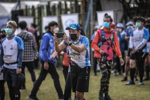 BIB: 072
                            <button type="button" onclick="openModal(16060805)" class="btn btn-primary btn-sm float-right btn-popup" data-toggle="modal" data-target=".modal-high-quality">
                        <i class="fas fa-shopping-cart"></i> Add to Cart
                    </button>
                                            <button type="button" onclick="isThisMe(16060805, true)" class="btn btn-success btn-sm float-right btn-popup btn-isme hidden" data-toggle="tooltip" data-placement="bottom" title="นี่คือรูปของคุณใช่ไหม คลิกที่นี่เพื่อเอาเข้าอัลบั้ม">
                        <i class="fas fa-plus"></i> Add to album
                    </button>
                    <button type="button" onclick="isThisMe(16060805, false)" class="btn btn-warning btn-sm float-right btn-popup btn-isnotme hidden">
                        <i class="fas fa-ban"></i> Remove from album
                    </button>