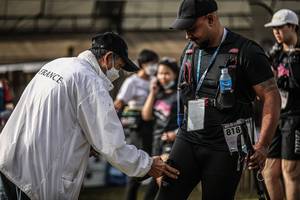 BIB: 818
                            <button type="button" onclick="openModal(16060797)" class="btn btn-primary btn-sm float-right btn-popup" data-toggle="modal" data-target=".modal-high-quality">
                        <i class="fas fa-shopping-cart"></i> Add to Cart
                    </button>
                                            <button type="button" onclick="isThisMe(16060797, true)" class="btn btn-success btn-sm float-right btn-popup btn-isme hidden" data-toggle="tooltip" data-placement="bottom" title="นี่คือรูปของคุณใช่ไหม คลิกที่นี่เพื่อเอาเข้าอัลบั้ม">
                        <i class="fas fa-plus"></i> Add to album
                    </button>
                    <button type="button" onclick="isThisMe(16060797, false)" class="btn btn-warning btn-sm float-right btn-popup btn-isnotme hidden">
                        <i class="fas fa-ban"></i> Remove from album
                    </button>