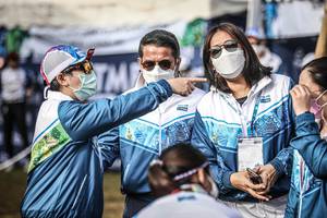 BIB: 
                            <button type="button" onclick="openModal(16060785)" class="btn btn-primary btn-sm float-right btn-popup" data-toggle="modal" data-target=".modal-high-quality">
                        <i class="fas fa-shopping-cart"></i> Add to Cart
                    </button>
                                            <button type="button" onclick="isThisMe(16060785, true)" class="btn btn-success btn-sm float-right btn-popup btn-isme hidden" data-toggle="tooltip" data-placement="bottom" title="นี่คือรูปของคุณใช่ไหม คลิกที่นี่เพื่อเอาเข้าอัลบั้ม">
                        <i class="fas fa-plus"></i> Add to album
                    </button>
                    <button type="button" onclick="isThisMe(16060785, false)" class="btn btn-warning btn-sm float-right btn-popup btn-isnotme hidden">
                        <i class="fas fa-ban"></i> Remove from album
                    </button>