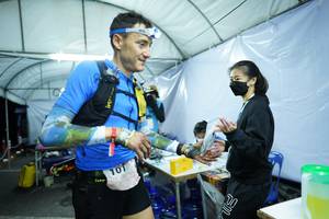 BIB: 101
                            <button type="button" onclick="openModal(16056583)" class="btn btn-primary btn-sm float-right btn-popup" data-toggle="modal" data-target=".modal-high-quality">
                        <i class="fas fa-shopping-cart"></i> Add to Cart
                    </button>
                                            <button type="button" onclick="isThisMe(16056583, true)" class="btn btn-success btn-sm float-right btn-popup btn-isme hidden" data-toggle="tooltip" data-placement="bottom" title="นี่คือรูปของคุณใช่ไหม คลิกที่นี่เพื่อเอาเข้าอัลบั้ม">
                        <i class="fas fa-plus"></i> Add to album
                    </button>
                    <button type="button" onclick="isThisMe(16056583, false)" class="btn btn-warning btn-sm float-right btn-popup btn-isnotme hidden">
                        <i class="fas fa-ban"></i> Remove from album
                    </button>