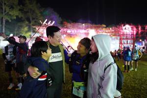 BIB: 1748
                            <button type="button" onclick="openModal(16056966)" class="btn btn-primary btn-sm float-right btn-popup" data-toggle="modal" data-target=".modal-high-quality">
                        <i class="fas fa-shopping-cart"></i> Add to Cart
                    </button>
                                            <button type="button" onclick="isThisMe(16056966, true)" class="btn btn-success btn-sm float-right btn-popup btn-isme hidden" data-toggle="tooltip" data-placement="bottom" title="นี่คือรูปของคุณใช่ไหม คลิกที่นี่เพื่อเอาเข้าอัลบั้ม">
                        <i class="fas fa-plus"></i> Add to album
                    </button>
                    <button type="button" onclick="isThisMe(16056966, false)" class="btn btn-warning btn-sm float-right btn-popup btn-isnotme hidden">
                        <i class="fas fa-ban"></i> Remove from album
                    </button>