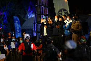 BIB: 177
                            <button type="button" onclick="openModal(16059880)" class="btn btn-primary btn-sm float-right btn-popup" data-toggle="modal" data-target=".modal-high-quality">
                        <i class="fas fa-shopping-cart"></i> Add to Cart
                    </button>
                                            <button type="button" onclick="isThisMe(16059880, true)" class="btn btn-success btn-sm float-right btn-popup btn-isme hidden" data-toggle="tooltip" data-placement="bottom" title="นี่คือรูปของคุณใช่ไหม คลิกที่นี่เพื่อเอาเข้าอัลบั้ม">
                        <i class="fas fa-plus"></i> Add to album
                    </button>
                    <button type="button" onclick="isThisMe(16059880, false)" class="btn btn-warning btn-sm float-right btn-popup btn-isnotme hidden">
                        <i class="fas fa-ban"></i> Remove from album
                    </button>