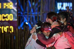 BIB: 100
                            <button type="button" onclick="openModal(16043123)" class="btn btn-primary btn-sm float-right btn-popup" data-toggle="modal" data-target=".modal-high-quality">
                        <i class="fas fa-shopping-cart"></i> Add to Cart
                    </button>
                                            <button type="button" onclick="isThisMe(16043123, true)" class="btn btn-success btn-sm float-right btn-popup btn-isme hidden" data-toggle="tooltip" data-placement="bottom" title="นี่คือรูปของคุณใช่ไหม คลิกที่นี่เพื่อเอาเข้าอัลบั้ม">
                        <i class="fas fa-plus"></i> Add to album
                    </button>
                    <button type="button" onclick="isThisMe(16043123, false)" class="btn btn-warning btn-sm float-right btn-popup btn-isnotme hidden">
                        <i class="fas fa-ban"></i> Remove from album
                    </button>