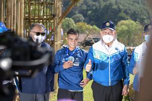 BIB: 202
                            <button type="button" onclick="openModal(16037338)" class="btn btn-primary btn-sm float-right btn-popup" data-toggle="modal" data-target=".modal-high-quality">
                        <i class="fas fa-shopping-cart"></i> Add to Cart
                    </button>
                                            <button type="button" onclick="isThisMe(16037338, true)" class="btn btn-success btn-sm float-right btn-popup btn-isme hidden" data-toggle="tooltip" data-placement="bottom" title="นี่คือรูปของคุณใช่ไหม คลิกที่นี่เพื่อเอาเข้าอัลบั้ม">
                        <i class="fas fa-plus"></i> Add to album
                    </button>
                    <button type="button" onclick="isThisMe(16037338, false)" class="btn btn-warning btn-sm float-right btn-popup btn-isnotme hidden">
                        <i class="fas fa-ban"></i> Remove from album
                    </button>