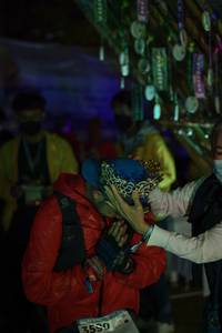 BIB: 350
                            <button type="button" onclick="openModal(16040763)" class="btn btn-primary btn-sm float-right btn-popup" data-toggle="modal" data-target=".modal-high-quality">
                        <i class="fas fa-shopping-cart"></i> Add to Cart
                    </button>
                                            <button type="button" onclick="isThisMe(16040763, true)" class="btn btn-success btn-sm float-right btn-popup btn-isme hidden" data-toggle="tooltip" data-placement="bottom" title="นี่คือรูปของคุณใช่ไหม คลิกที่นี่เพื่อเอาเข้าอัลบั้ม">
                        <i class="fas fa-plus"></i> Add to album
                    </button>
                    <button type="button" onclick="isThisMe(16040763, false)" class="btn btn-warning btn-sm float-right btn-popup btn-isnotme hidden">
                        <i class="fas fa-ban"></i> Remove from album
                    </button>