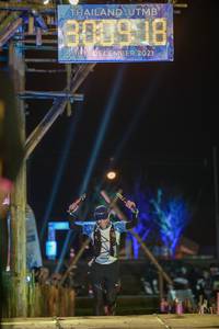 BIB: 800918, 912, 2021, 3604
                            <button type="button" onclick="openModal(16041159)" class="btn btn-primary btn-sm float-right btn-popup" data-toggle="modal" data-target=".modal-high-quality">
                        <i class="fas fa-shopping-cart"></i> Add to Cart
                    </button>
                                            <button type="button" onclick="isThisMe(16041159, true)" class="btn btn-success btn-sm float-right btn-popup btn-isme hidden" data-toggle="tooltip" data-placement="bottom" title="นี่คือรูปของคุณใช่ไหม คลิกที่นี่เพื่อเอาเข้าอัลบั้ม">
                        <i class="fas fa-plus"></i> Add to album
                    </button>
                    <button type="button" onclick="isThisMe(16041159, false)" class="btn btn-warning btn-sm float-right btn-popup btn-isnotme hidden">
                        <i class="fas fa-ban"></i> Remove from album
                    </button>