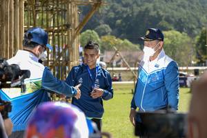 BIB: 
                            <button type="button" onclick="openModal(16035479)" class="btn btn-primary btn-sm float-right btn-popup" data-toggle="modal" data-target=".modal-high-quality">
                        <i class="fas fa-shopping-cart"></i> Add to Cart
                    </button>
                                            <button type="button" onclick="isThisMe(16035479, true)" class="btn btn-success btn-sm float-right btn-popup btn-isme hidden" data-toggle="tooltip" data-placement="bottom" title="นี่คือรูปของคุณใช่ไหม คลิกที่นี่เพื่อเอาเข้าอัลบั้ม">
                        <i class="fas fa-plus"></i> Add to album
                    </button>
                    <button type="button" onclick="isThisMe(16035479, false)" class="btn btn-warning btn-sm float-right btn-popup btn-isnotme hidden">
                        <i class="fas fa-ban"></i> Remove from album
                    </button>