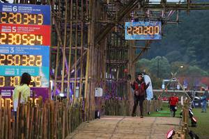 BIB: 220343, 220200, 2021, 230524, 250322
                            <button type="button" onclick="openModal(16026038)" class="btn btn-primary btn-sm float-right btn-popup" data-toggle="modal" data-target=".modal-high-quality">
                        <i class="fas fa-shopping-cart"></i> Add to Cart
                    </button>
                                            <button type="button" onclick="isThisMe(16026038, true)" class="btn btn-success btn-sm float-right btn-popup btn-isme hidden" data-toggle="tooltip" data-placement="bottom" title="นี่คือรูปของคุณใช่ไหม คลิกที่นี่เพื่อเอาเข้าอัลบั้ม">
                        <i class="fas fa-plus"></i> Add to album
                    </button>
                    <button type="button" onclick="isThisMe(16026038, false)" class="btn btn-warning btn-sm float-right btn-popup btn-isnotme hidden">
                        <i class="fas fa-ban"></i> Remove from album
                    </button>