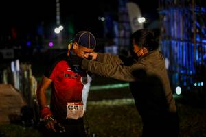 BIB: , 305, 5047
                            <button type="button" onclick="openModal(15997066)" class="btn btn-primary btn-sm float-right btn-popup" data-toggle="modal" data-target=".modal-high-quality">
                        <i class="fas fa-shopping-cart"></i> Add to Cart
                    </button>
                                            <button type="button" onclick="isThisMe(15997066, true)" class="btn btn-success btn-sm float-right btn-popup btn-isme hidden" data-toggle="tooltip" data-placement="bottom" title="นี่คือรูปของคุณใช่ไหม คลิกที่นี่เพื่อเอาเข้าอัลบั้ม">
                        <i class="fas fa-plus"></i> Add to album
                    </button>
                    <button type="button" onclick="isThisMe(15997066, false)" class="btn btn-warning btn-sm float-right btn-popup btn-isnotme hidden">
                        <i class="fas fa-ban"></i> Remove from album
                    </button>