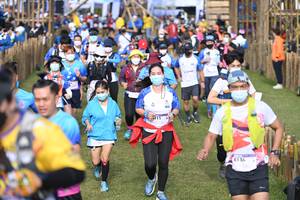 BIB: 3111, 8136
                            <button type="button" onclick="openModal(15988047)" class="btn btn-primary btn-sm float-right btn-popup" data-toggle="modal" data-target=".modal-high-quality">
                        <i class="fas fa-shopping-cart"></i> Add to Cart
                    </button>
                                            <button type="button" onclick="isThisMe(15988047, true)" class="btn btn-success btn-sm float-right btn-popup btn-isme hidden" data-toggle="tooltip" data-placement="bottom" title="นี่คือรูปของคุณใช่ไหม คลิกที่นี่เพื่อเอาเข้าอัลบั้ม">
                        <i class="fas fa-plus"></i> Add to album
                    </button>
                    <button type="button" onclick="isThisMe(15988047, false)" class="btn btn-warning btn-sm float-right btn-popup btn-isnotme hidden">
                        <i class="fas fa-ban"></i> Remove from album
                    </button>