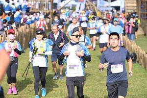 BIB: 8244, 010, 8030, 8206
                            <button type="button" onclick="openModal(15988056)" class="btn btn-primary btn-sm float-right btn-popup" data-toggle="modal" data-target=".modal-high-quality">
                        <i class="fas fa-shopping-cart"></i> Add to Cart
                    </button>
                                            <button type="button" onclick="isThisMe(15988056, true)" class="btn btn-success btn-sm float-right btn-popup btn-isme hidden" data-toggle="tooltip" data-placement="bottom" title="นี่คือรูปของคุณใช่ไหม คลิกที่นี่เพื่อเอาเข้าอัลบั้ม">
                        <i class="fas fa-plus"></i> Add to album
                    </button>
                    <button type="button" onclick="isThisMe(15988056, false)" class="btn btn-warning btn-sm float-right btn-popup btn-isnotme hidden">
                        <i class="fas fa-ban"></i> Remove from album
                    </button>