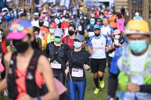 BIB: 8072, 8044, 8040
                            <button type="button" onclick="openModal(15988037)" class="btn btn-primary btn-sm float-right btn-popup" data-toggle="modal" data-target=".modal-high-quality">
                        <i class="fas fa-shopping-cart"></i> Add to Cart
                    </button>
                                            <button type="button" onclick="isThisMe(15988037, true)" class="btn btn-success btn-sm float-right btn-popup btn-isme hidden" data-toggle="tooltip" data-placement="bottom" title="นี่คือรูปของคุณใช่ไหม คลิกที่นี่เพื่อเอาเข้าอัลบั้ม">
                        <i class="fas fa-plus"></i> Add to album
                    </button>
                    <button type="button" onclick="isThisMe(15988037, false)" class="btn btn-warning btn-sm float-right btn-popup btn-isnotme hidden">
                        <i class="fas fa-ban"></i> Remove from album
                    </button>