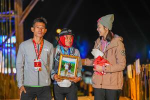 BIB: 042, 125, 422, 1669, 180
                            <button type="button" onclick="openModal(16004807)" class="btn btn-primary btn-sm float-right btn-popup" data-toggle="modal" data-target=".modal-high-quality">
                        <i class="fas fa-shopping-cart"></i> Add to Cart
                    </button>
                                            <button type="button" onclick="isThisMe(16004807, true)" class="btn btn-success btn-sm float-right btn-popup btn-isme hidden" data-toggle="tooltip" data-placement="bottom" title="นี่คือรูปของคุณใช่ไหม คลิกที่นี่เพื่อเอาเข้าอัลบั้ม">
                        <i class="fas fa-plus"></i> Add to album
                    </button>
                    <button type="button" onclick="isThisMe(16004807, false)" class="btn btn-warning btn-sm float-right btn-popup btn-isnotme hidden">
                        <i class="fas fa-ban"></i> Remove from album
                    </button>