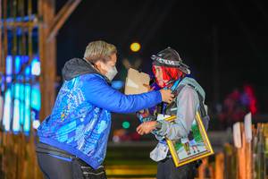 BIB: 168, 062, 325, 4122, 1669
                            <button type="button" onclick="openModal(16004777)" class="btn btn-primary btn-sm float-right btn-popup" data-toggle="modal" data-target=".modal-high-quality">
                        <i class="fas fa-shopping-cart"></i> Add to Cart
                    </button>
                                            <button type="button" onclick="isThisMe(16004777, true)" class="btn btn-success btn-sm float-right btn-popup btn-isme hidden" data-toggle="tooltip" data-placement="bottom" title="นี่คือรูปของคุณใช่ไหม คลิกที่นี่เพื่อเอาเข้าอัลบั้ม">
                        <i class="fas fa-plus"></i> Add to album
                    </button>
                    <button type="button" onclick="isThisMe(16004777, false)" class="btn btn-warning btn-sm float-right btn-popup btn-isnotme hidden">
                        <i class="fas fa-ban"></i> Remove from album
                    </button>