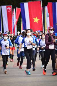 BIB: 055, 010, 8218, 8214, 924, 008
                            <button type="button" onclick="openModal(15980967)" class="btn btn-primary btn-sm float-right btn-popup" data-toggle="modal" data-target=".modal-high-quality">
                        <i class="fas fa-shopping-cart"></i> Add to Cart
                    </button>
                                            <button type="button" onclick="isThisMe(15980967, true)" class="btn btn-success btn-sm float-right btn-popup btn-isme hidden" data-toggle="tooltip" data-placement="bottom" title="นี่คือรูปของคุณใช่ไหม คลิกที่นี่เพื่อเอาเข้าอัลบั้ม">
                        <i class="fas fa-plus"></i> Add to album
                    </button>
                    <button type="button" onclick="isThisMe(15980967, false)" class="btn btn-warning btn-sm float-right btn-popup btn-isnotme hidden">
                        <i class="fas fa-ban"></i> Remove from album
                    </button>