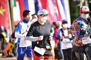 BIB: 8370
                            <button type="button" onclick="openModal(15981035)" class="btn btn-primary btn-sm float-right btn-popup" data-toggle="modal" data-target=".modal-high-quality">
                        <i class="fas fa-shopping-cart"></i> Add to Cart
                    </button>
                                            <button type="button" onclick="isThisMe(15981035, true)" class="btn btn-success btn-sm float-right btn-popup btn-isme hidden" data-toggle="tooltip" data-placement="bottom" title="นี่คือรูปของคุณใช่ไหม คลิกที่นี่เพื่อเอาเข้าอัลบั้ม">
                        <i class="fas fa-plus"></i> Add to album
                    </button>
                    <button type="button" onclick="isThisMe(15981035, false)" class="btn btn-warning btn-sm float-right btn-popup btn-isnotme hidden">
                        <i class="fas fa-ban"></i> Remove from album
                    </button>