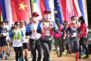 BIB: 282
                            <button type="button" onclick="openModal(15981022)" class="btn btn-primary btn-sm float-right btn-popup" data-toggle="modal" data-target=".modal-high-quality">
                        <i class="fas fa-shopping-cart"></i> Add to Cart
                    </button>
                                            <button type="button" onclick="isThisMe(15981022, true)" class="btn btn-success btn-sm float-right btn-popup btn-isme hidden" data-toggle="tooltip" data-placement="bottom" title="นี่คือรูปของคุณใช่ไหม คลิกที่นี่เพื่อเอาเข้าอัลบั้ม">
                        <i class="fas fa-plus"></i> Add to album
                    </button>
                    <button type="button" onclick="isThisMe(15981022, false)" class="btn btn-warning btn-sm float-right btn-popup btn-isnotme hidden">
                        <i class="fas fa-ban"></i> Remove from album
                    </button>