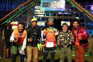 BIB: 912, 2021, 3594
                            <button type="button" onclick="openModal(16028017)" class="btn btn-primary btn-sm float-right btn-popup" data-toggle="modal" data-target=".modal-high-quality">
                        <i class="fas fa-shopping-cart"></i> Add to Cart
                    </button>
                                            <button type="button" onclick="isThisMe(16028017, true)" class="btn btn-success btn-sm float-right btn-popup btn-isme hidden" data-toggle="tooltip" data-placement="bottom" title="นี่คือรูปของคุณใช่ไหม คลิกที่นี่เพื่อเอาเข้าอัลบั้ม">
                        <i class="fas fa-plus"></i> Add to album
                    </button>
                    <button type="button" onclick="isThisMe(16028017, false)" class="btn btn-warning btn-sm float-right btn-popup btn-isnotme hidden">
                        <i class="fas fa-ban"></i> Remove from album
                    </button>